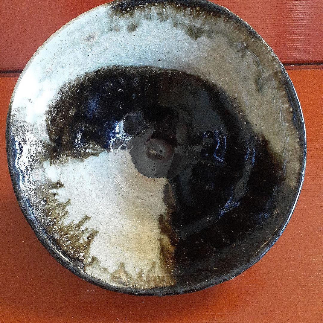 瀬戸黒の掛け分け抹茶茶碗