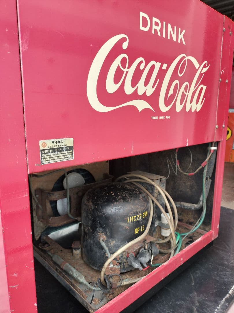 コカコーラ冷蔵庫　アンティーク　昭和初期水槽タイプ　瓶コーラ　コカコーラ販売機