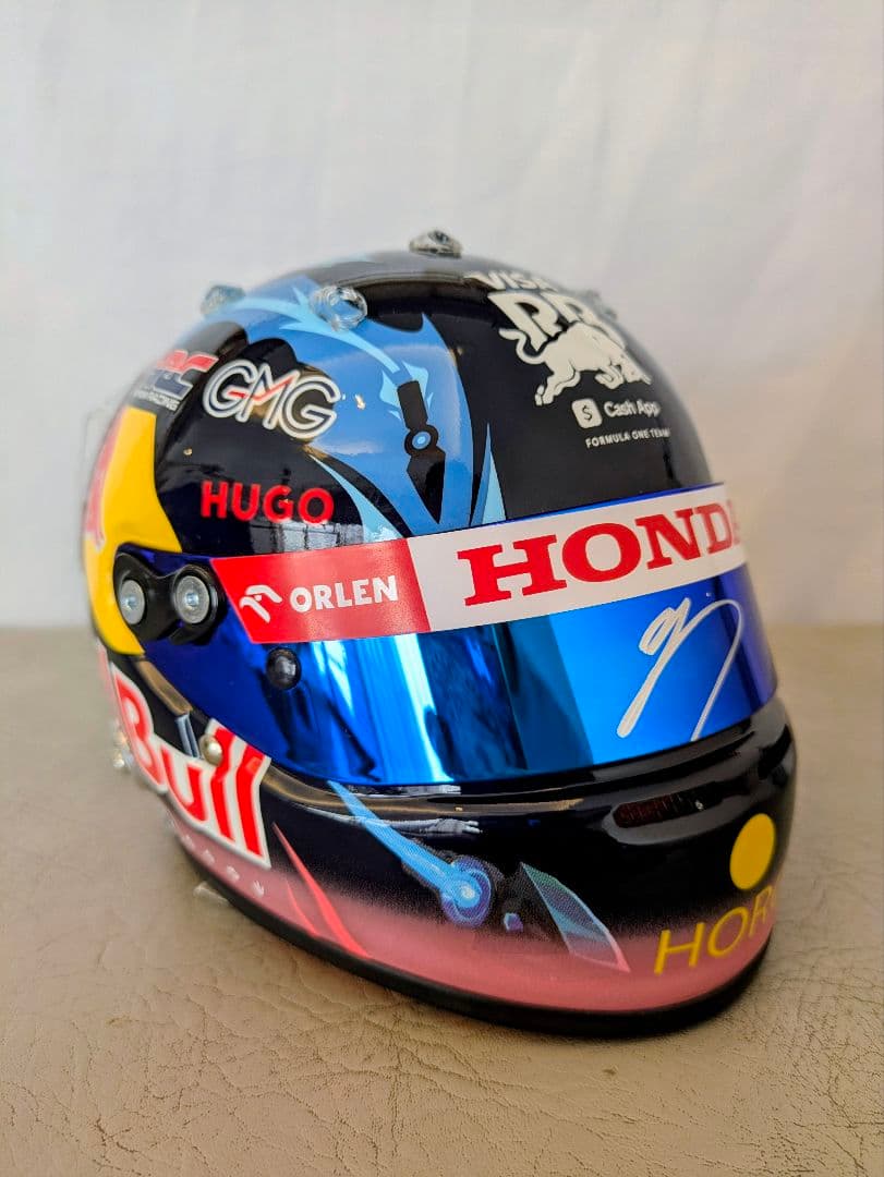 角田裕毅　ヘルメット　1/2　サイン入り　F1　レーシングブルズ　HONDA