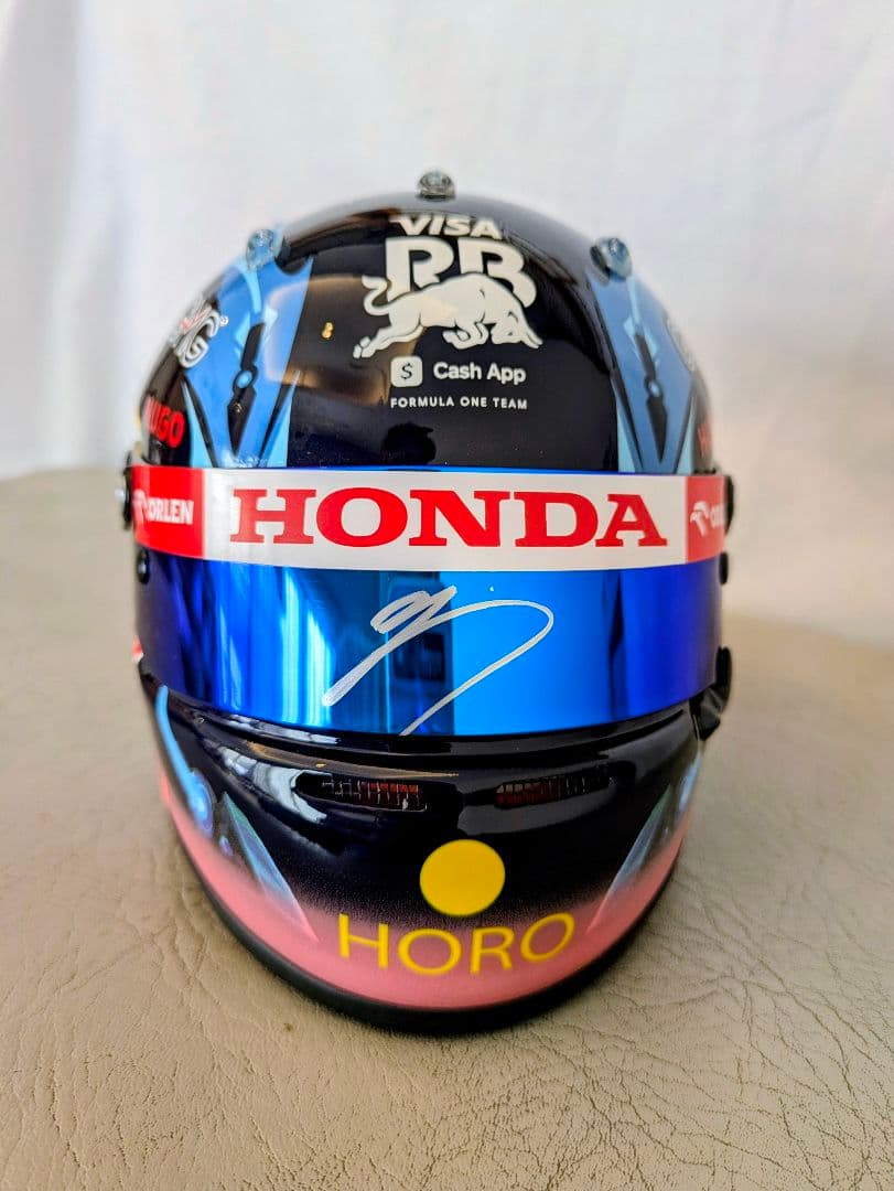 角田裕毅　ヘルメット　1/2　サイン入り　F1　レーシングブルズ　HONDA