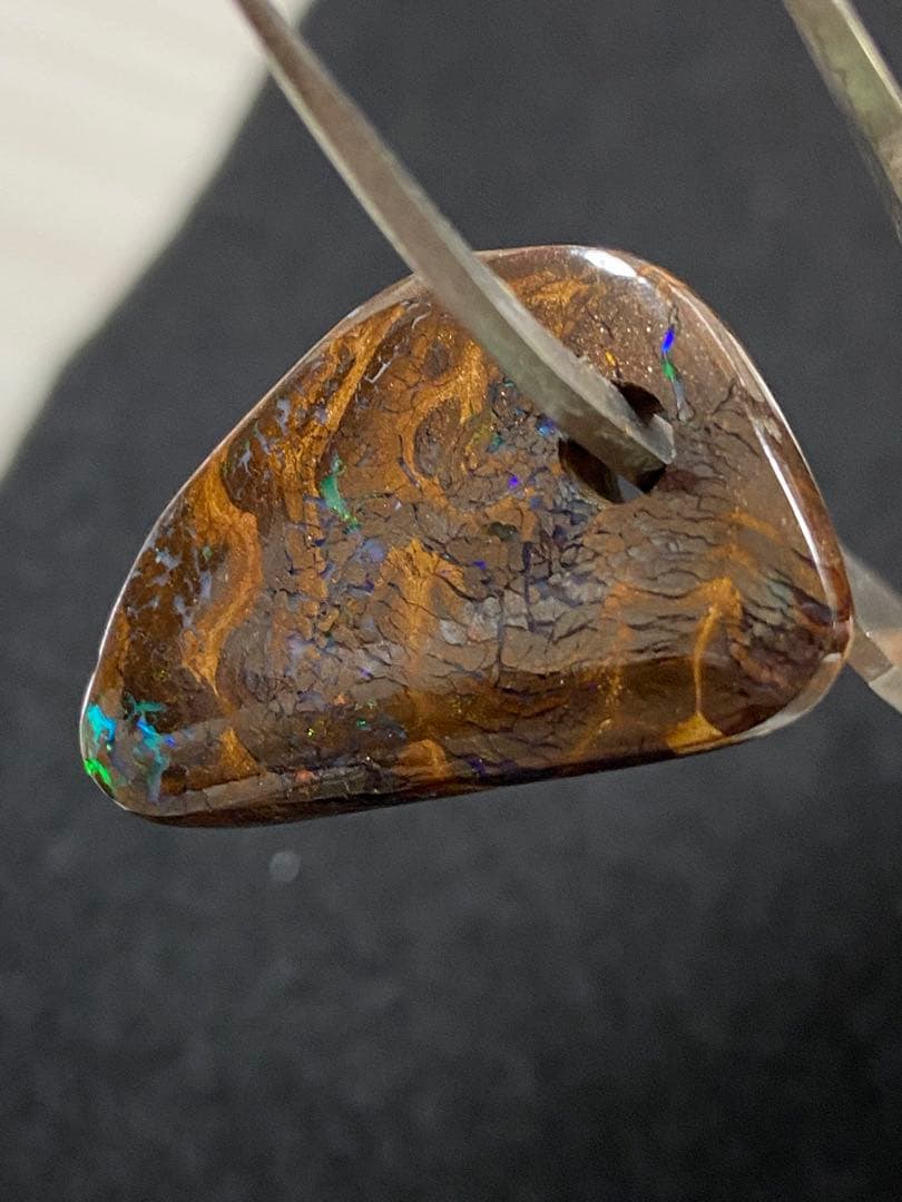 ボルダーオパール　穴あき　約24カラット