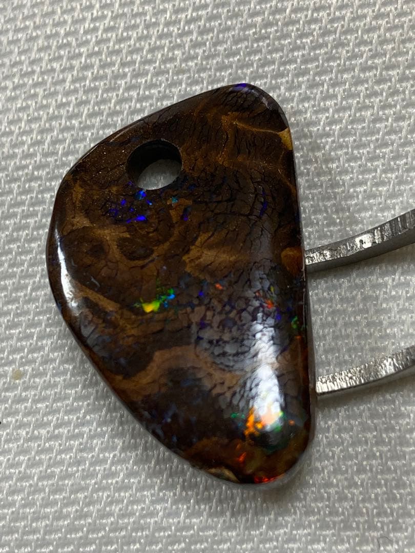 ボルダーオパール　穴あき　約24カラット