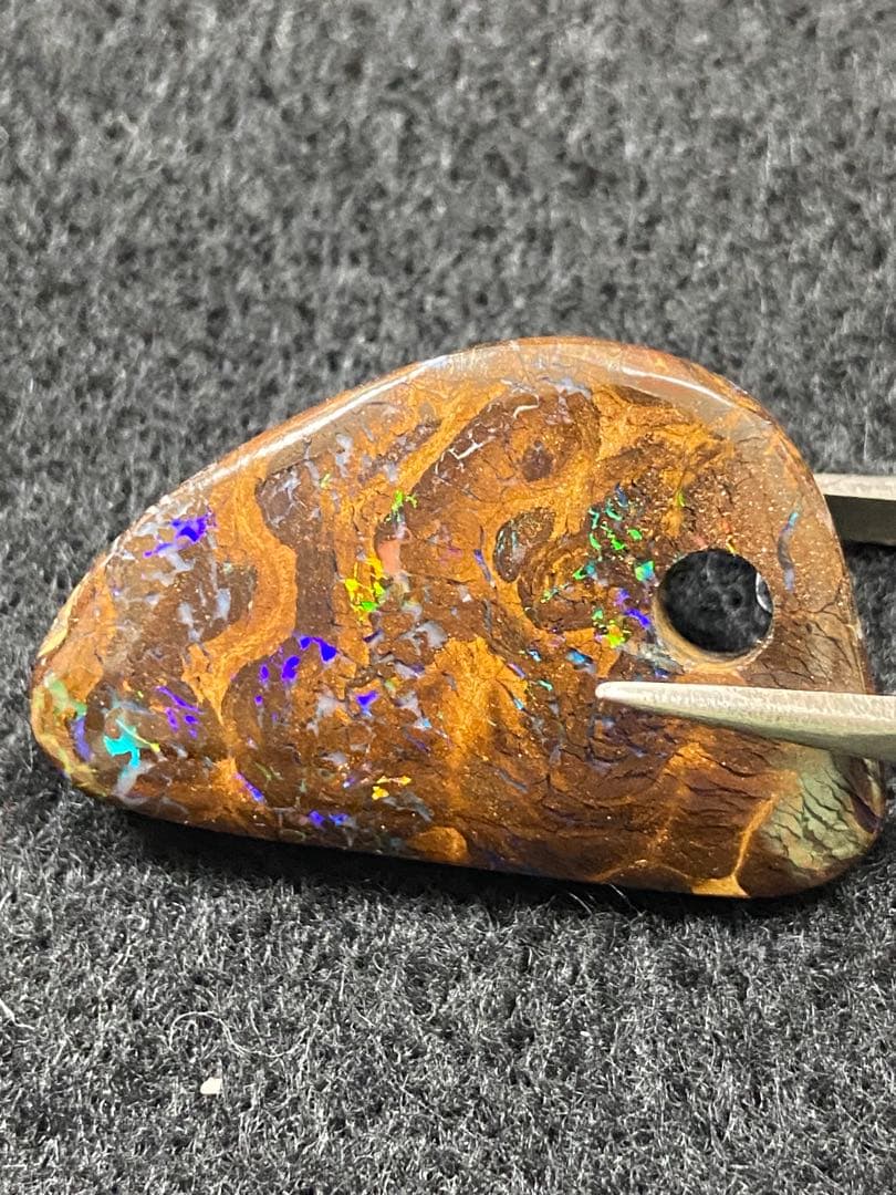 ボルダーオパール　穴あき　約24カラット