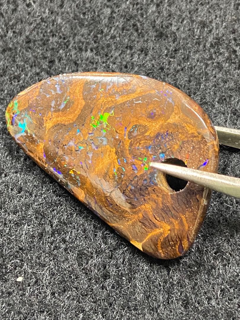 ボルダーオパール　穴あき　約24カラット