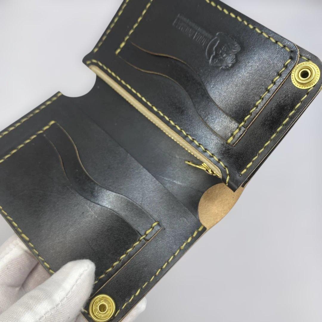 お札折らずに収納できる無骨な手染めミドルトラッカーウォレット BTW