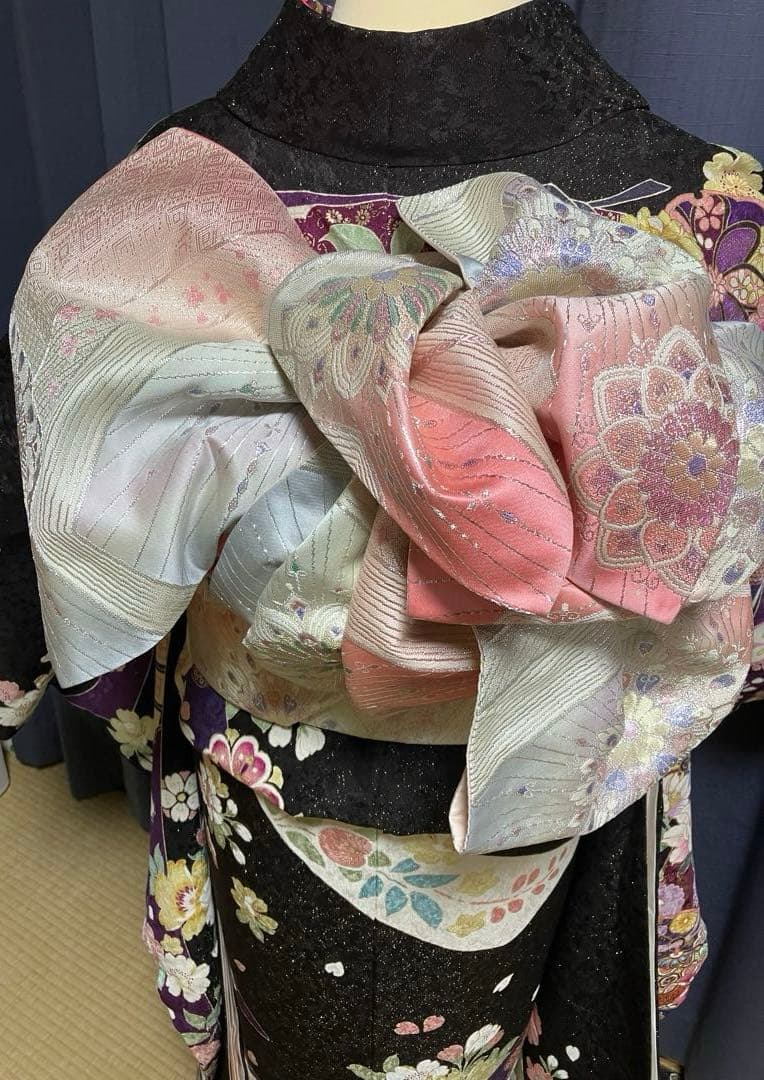 正絹振袖　Ｓサイズ　7点フルセット　黒地　雪輪　桜などの花　色半襟付　成人式