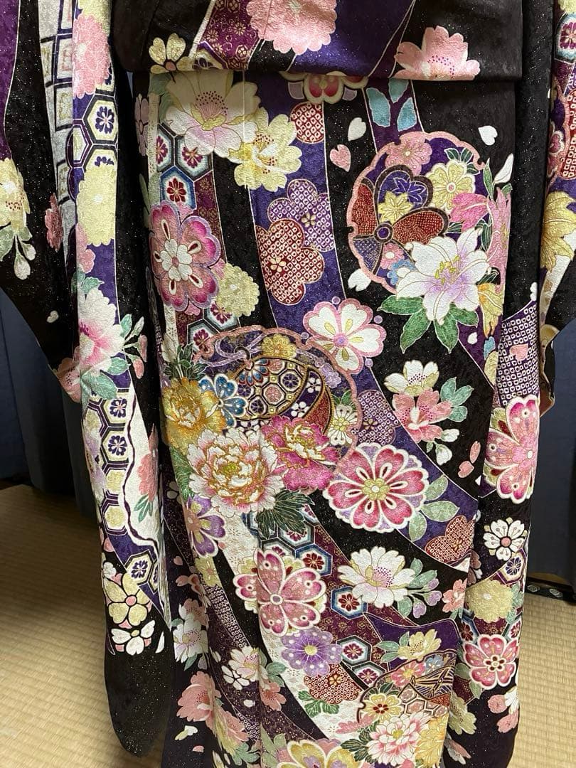 正絹振袖　Ｓサイズ　7点フルセット　黒地　雪輪　桜などの花　色半襟付　成人式