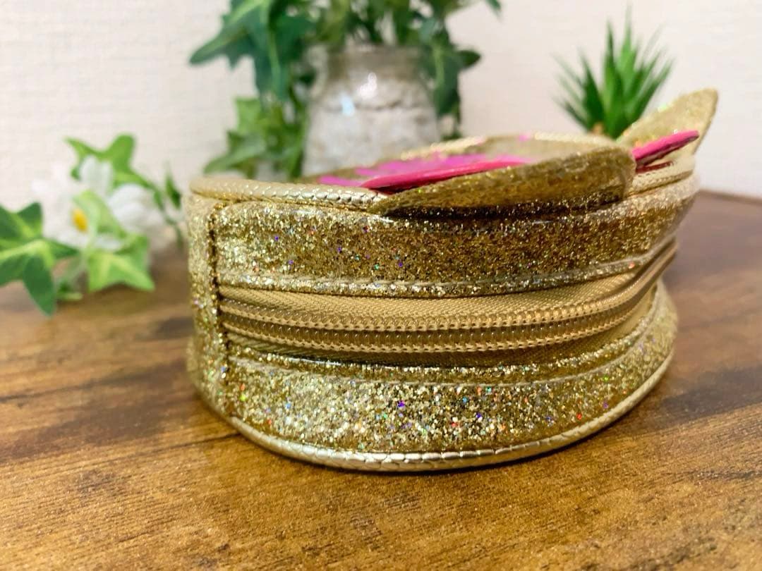 【新品未使用】ハローキティ　キラキラ　ゴールドポーチ☆Vivitix☆ タグ付き