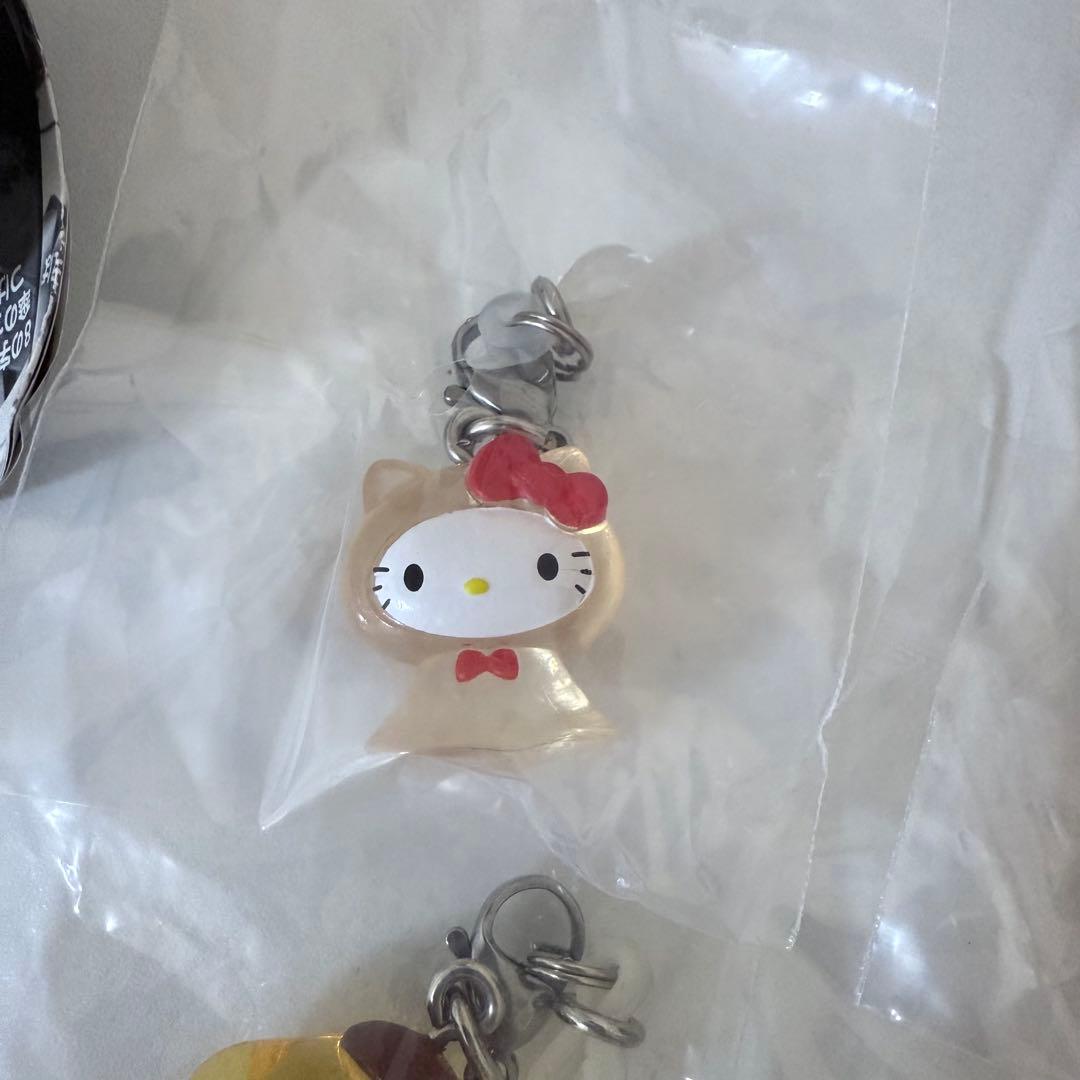 サンリオ　めじるしアクセサリー　てるてる坊主　8の字4種