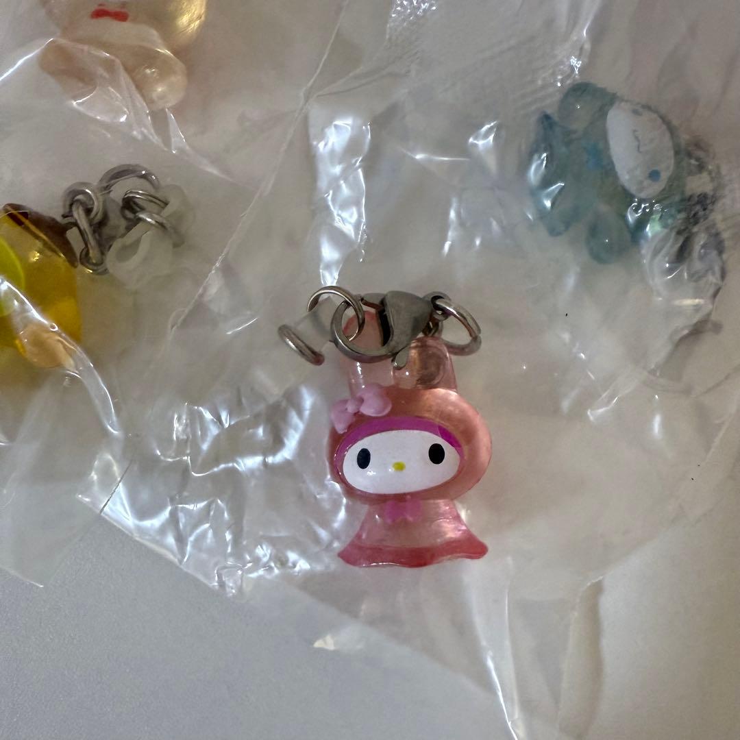 サンリオ　めじるしアクセサリー　てるてる坊主　8の字4種