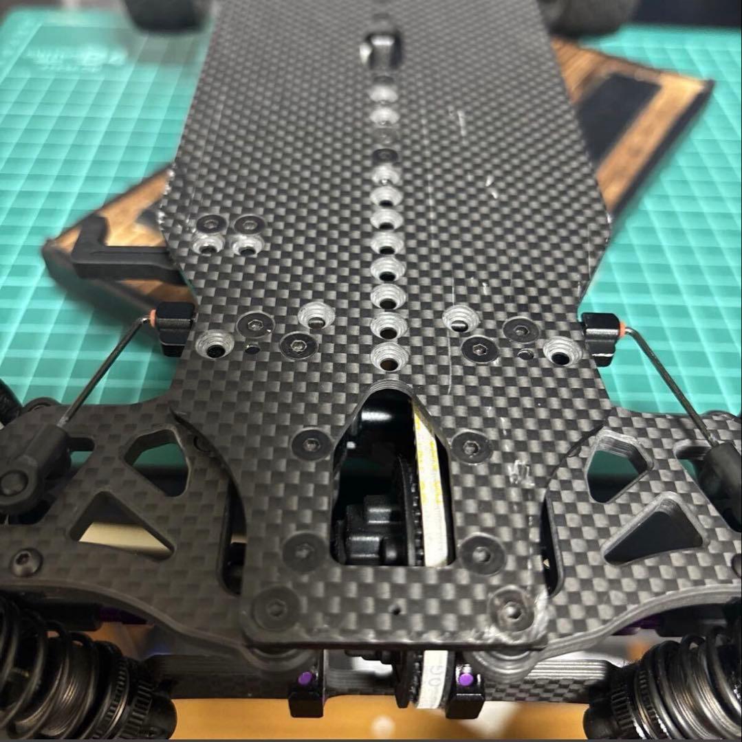 ヨコモBD11シャーシのみ、おまけでピニオンギアとスパギアとホイール