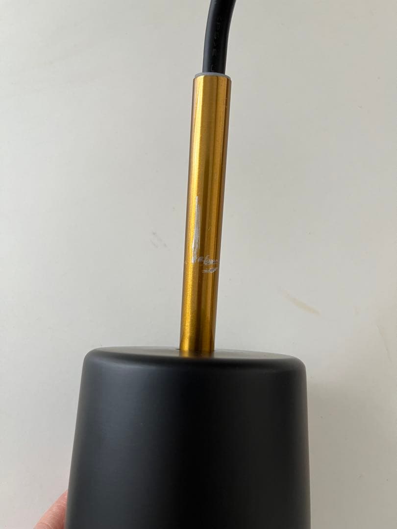 「DAPHNE ダフネ」 陰影を描くシェードがモダンなペンダントライト