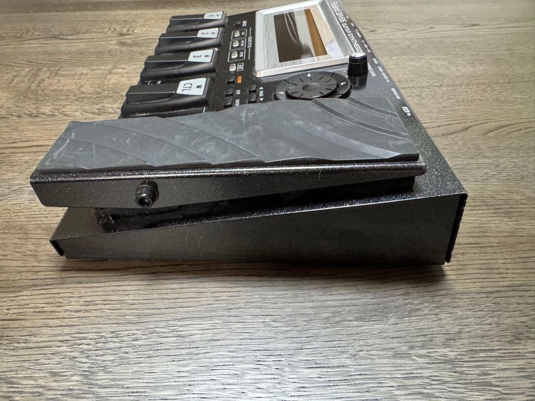 Roland GR-55 ギターシンセサイザー