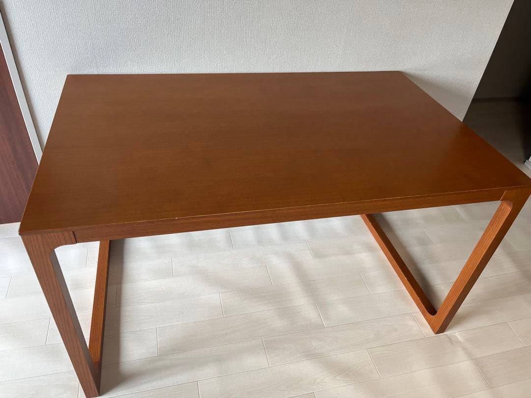 IDEE ダイニングテーブル　アントンブラウン