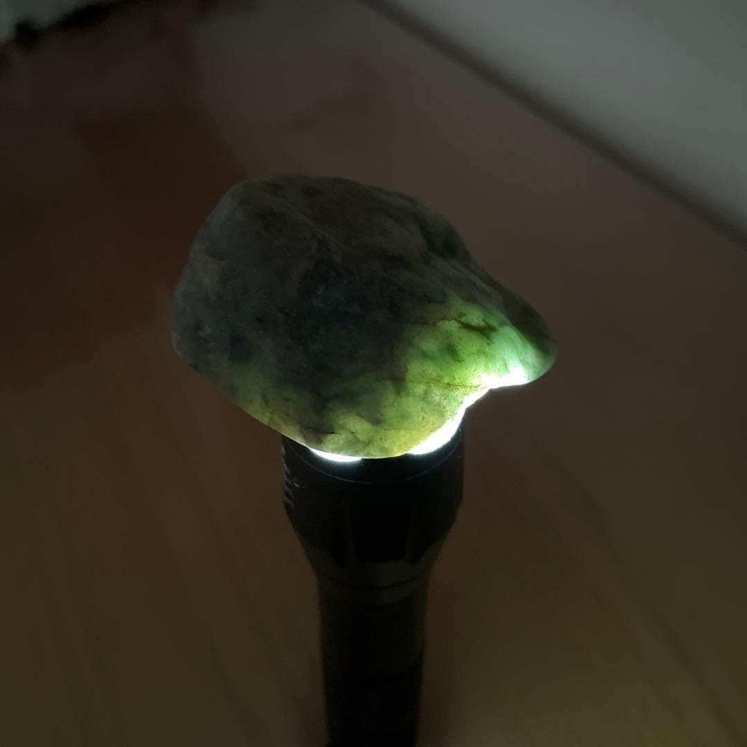 【国産鉱物】糸魚川翡翠　（海石）