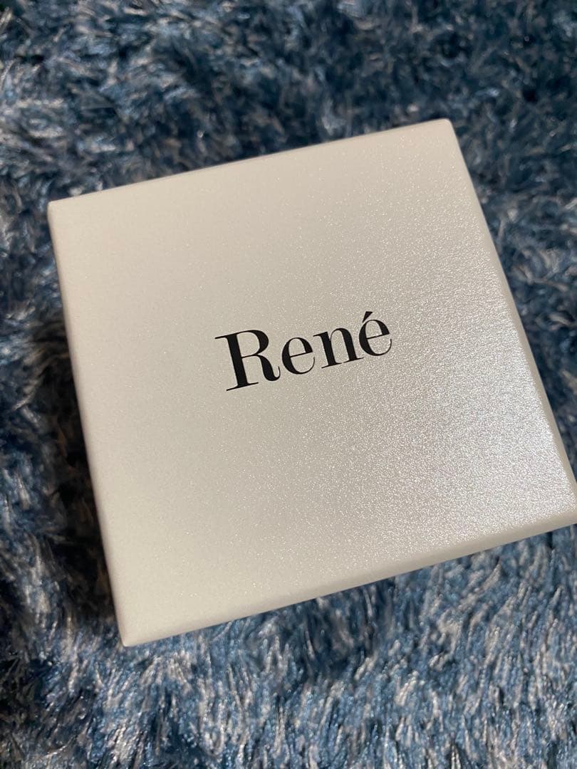新品未使用Rene ブローチ