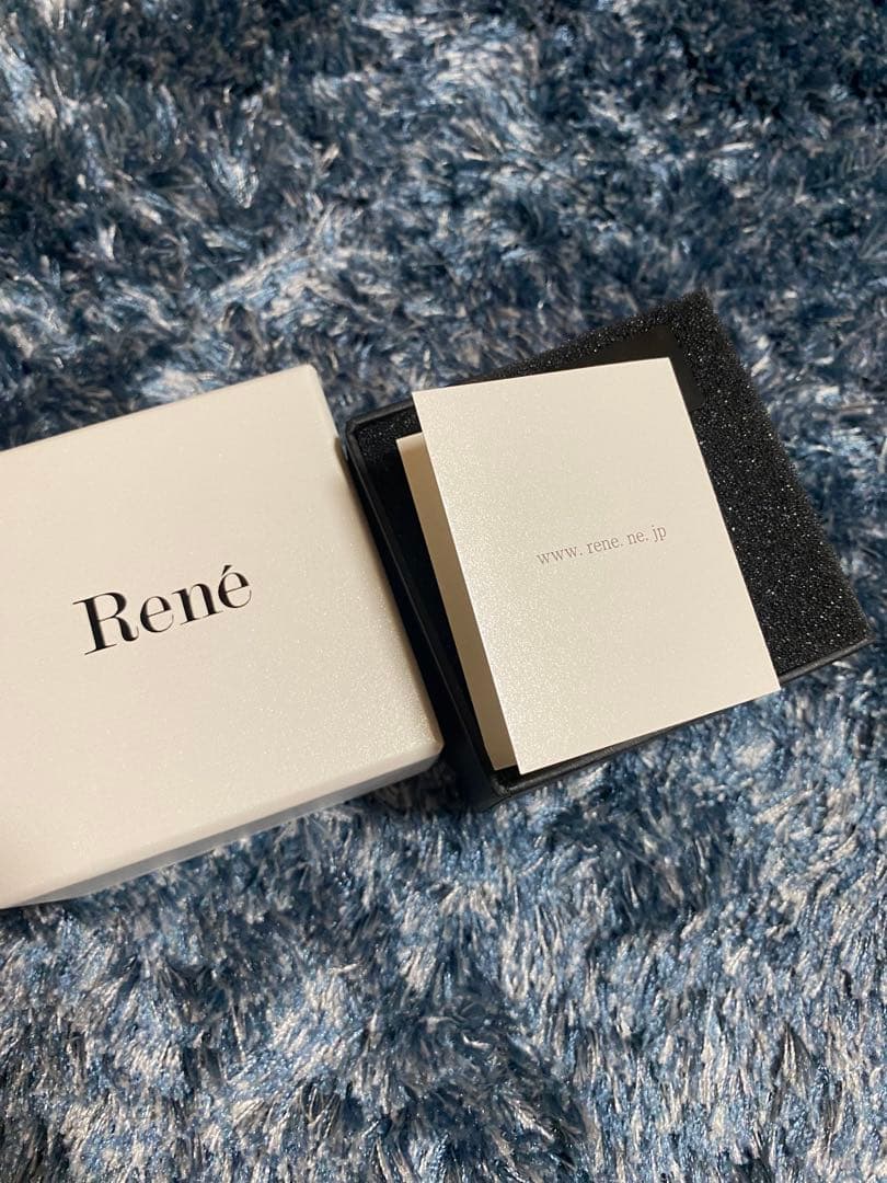 新品未使用Rene ブローチ