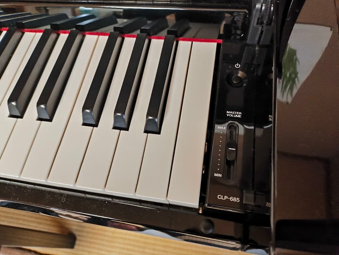 【美品】Clavinova CLP-685PE（黒鏡面艶出し 高級電子ピアノ）