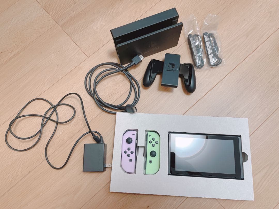 Nintendo Switch 本体セット（パステルパープル／パステルグリーン）