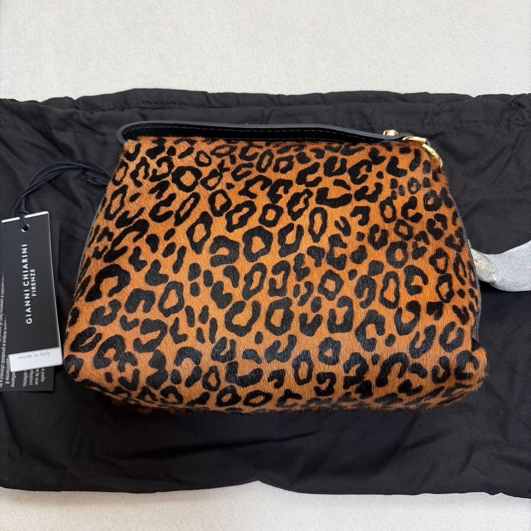 【新品】　ジャンニキアリーニ　ショルダーバッグ　レオパード