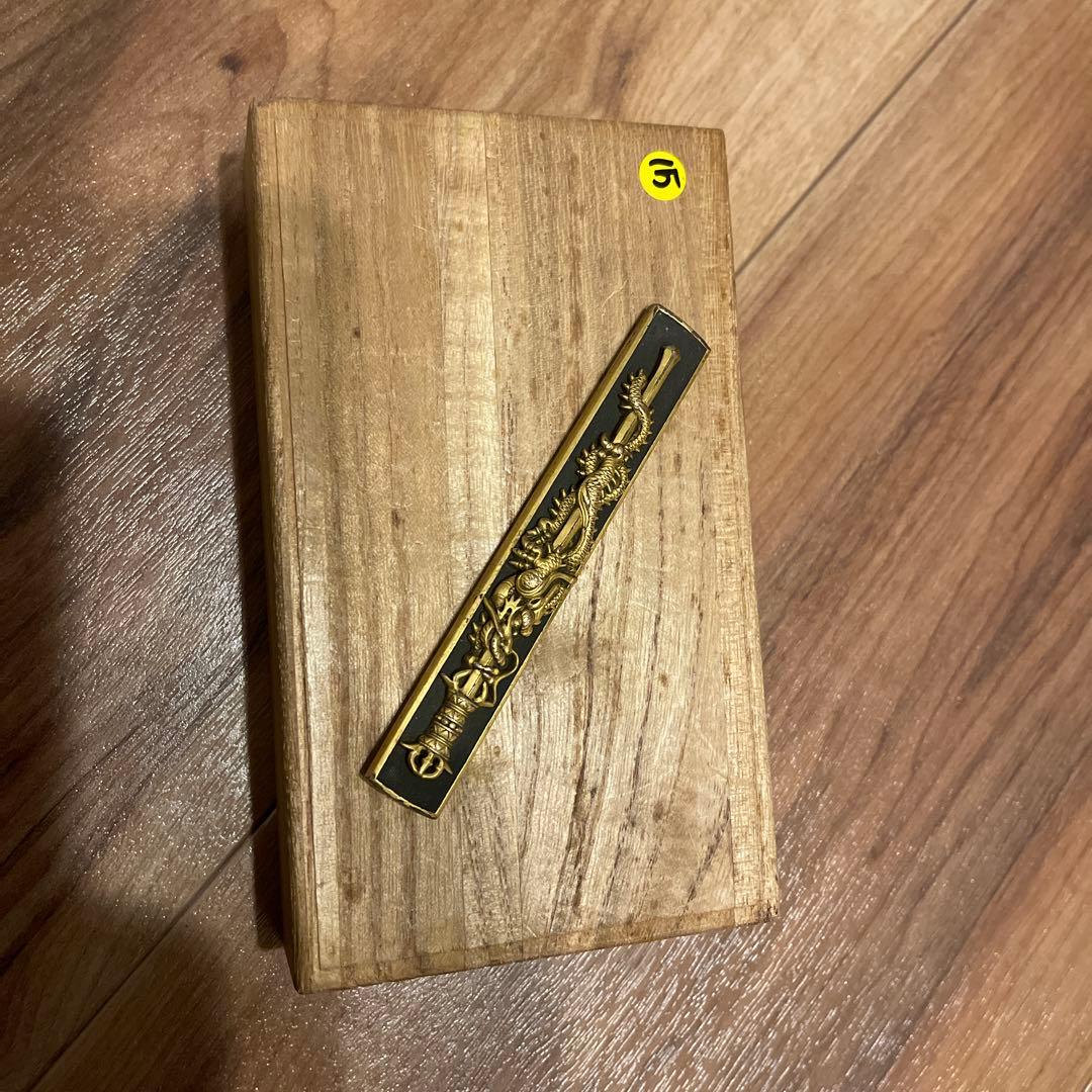 金色装飾の武具 小柄袋 (龍が三鈷柄剣に巻く) 袋 江戸時代