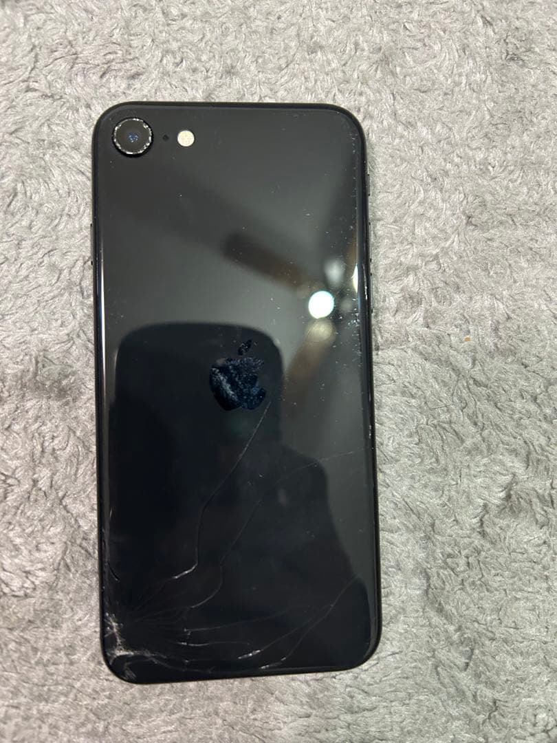 Apple iPhone SE 第二世代　128GB MHGT3J/A