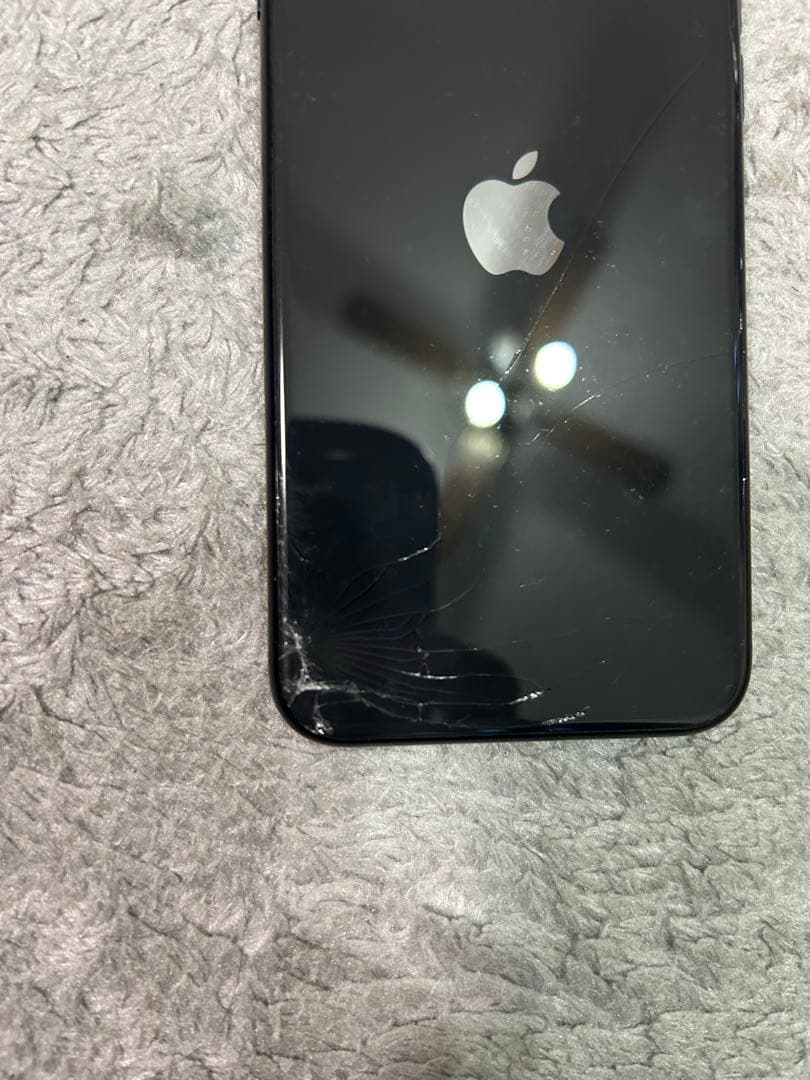 Apple iPhone SE 第二世代　128GB MHGT3J/A