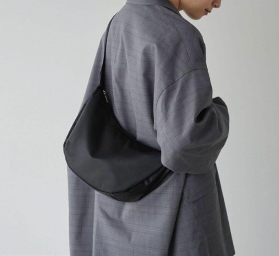 ラシット ナイロン ラウンドショルダーバッグ 金具シルバー　美品