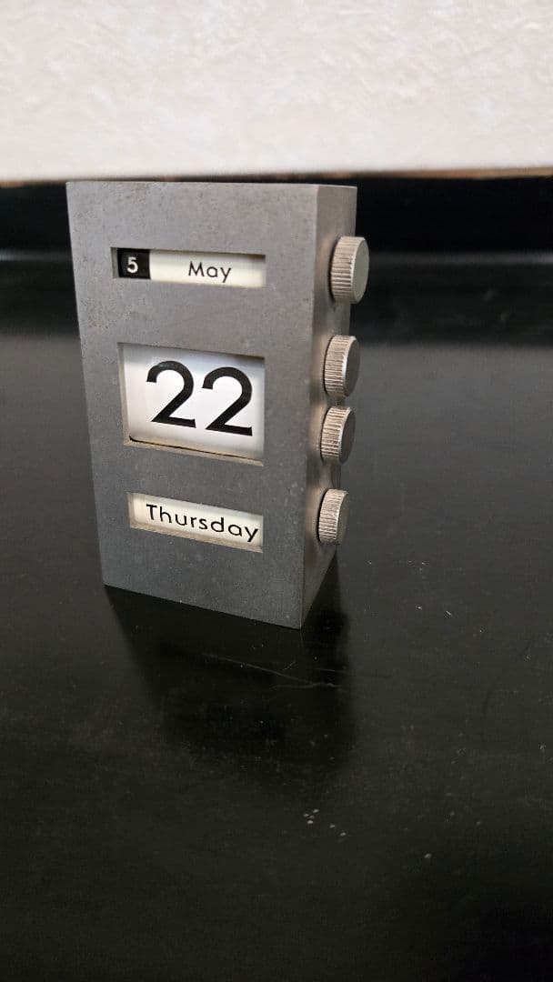 金属製永久デスクカレンダー ダイヤル式　ヴィンテージ　希少　卓上カレンダー