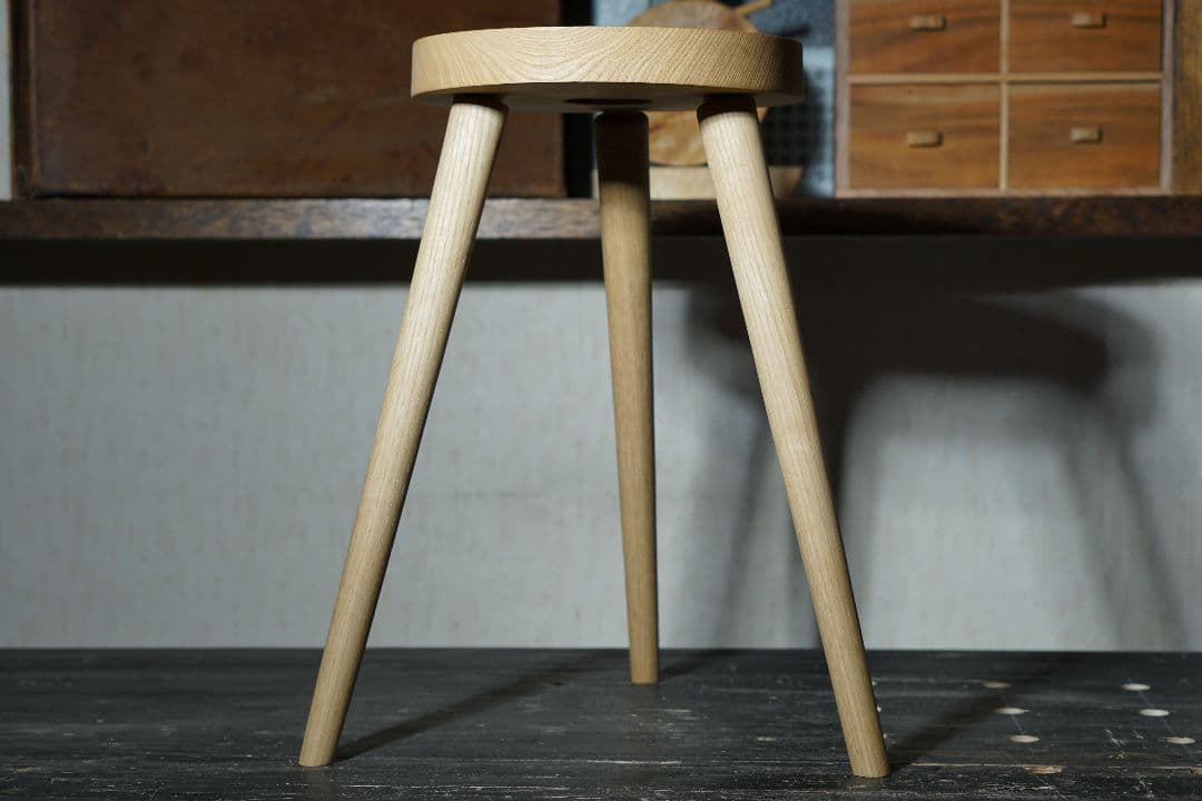 ​【職人作】無垢材のモダン・スツール｜栗 椅子 サイドテーブル 花台