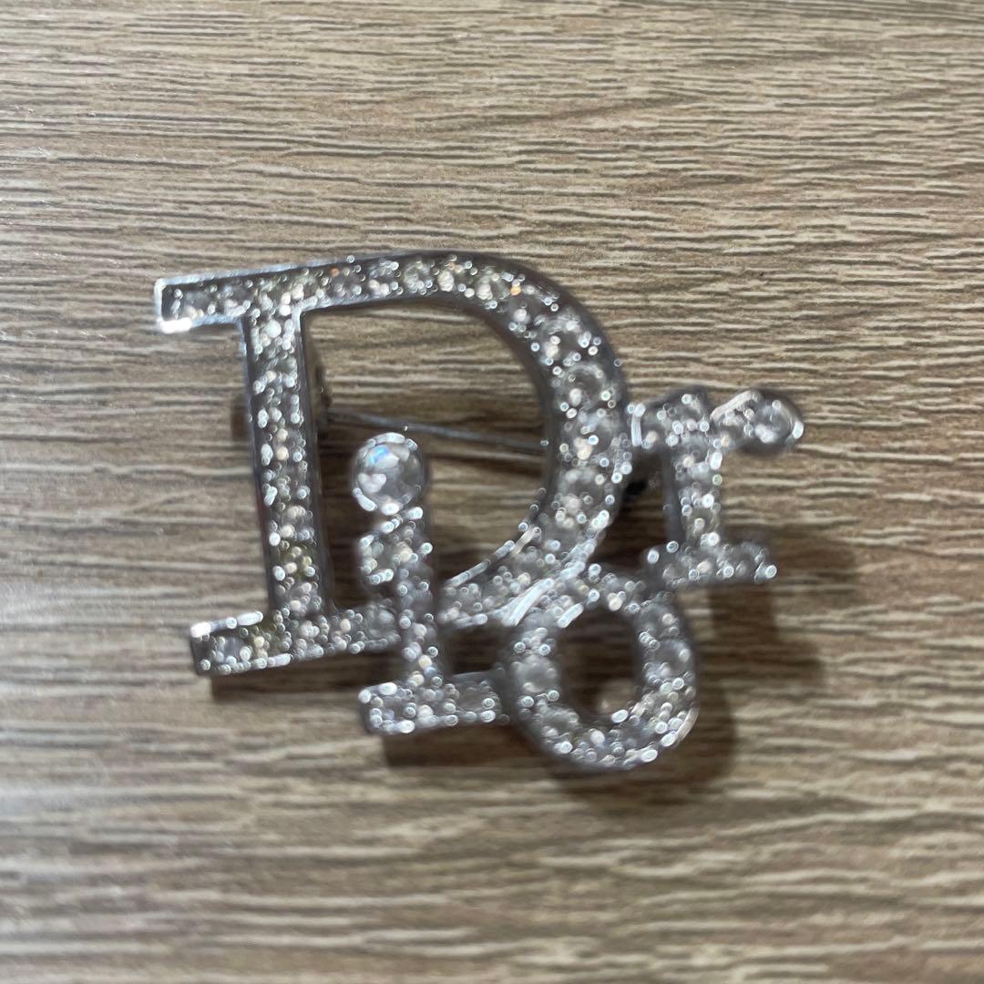 さ*し様 ⭐︎Dior ⭐︎シルバークリスタルロゴブローチ