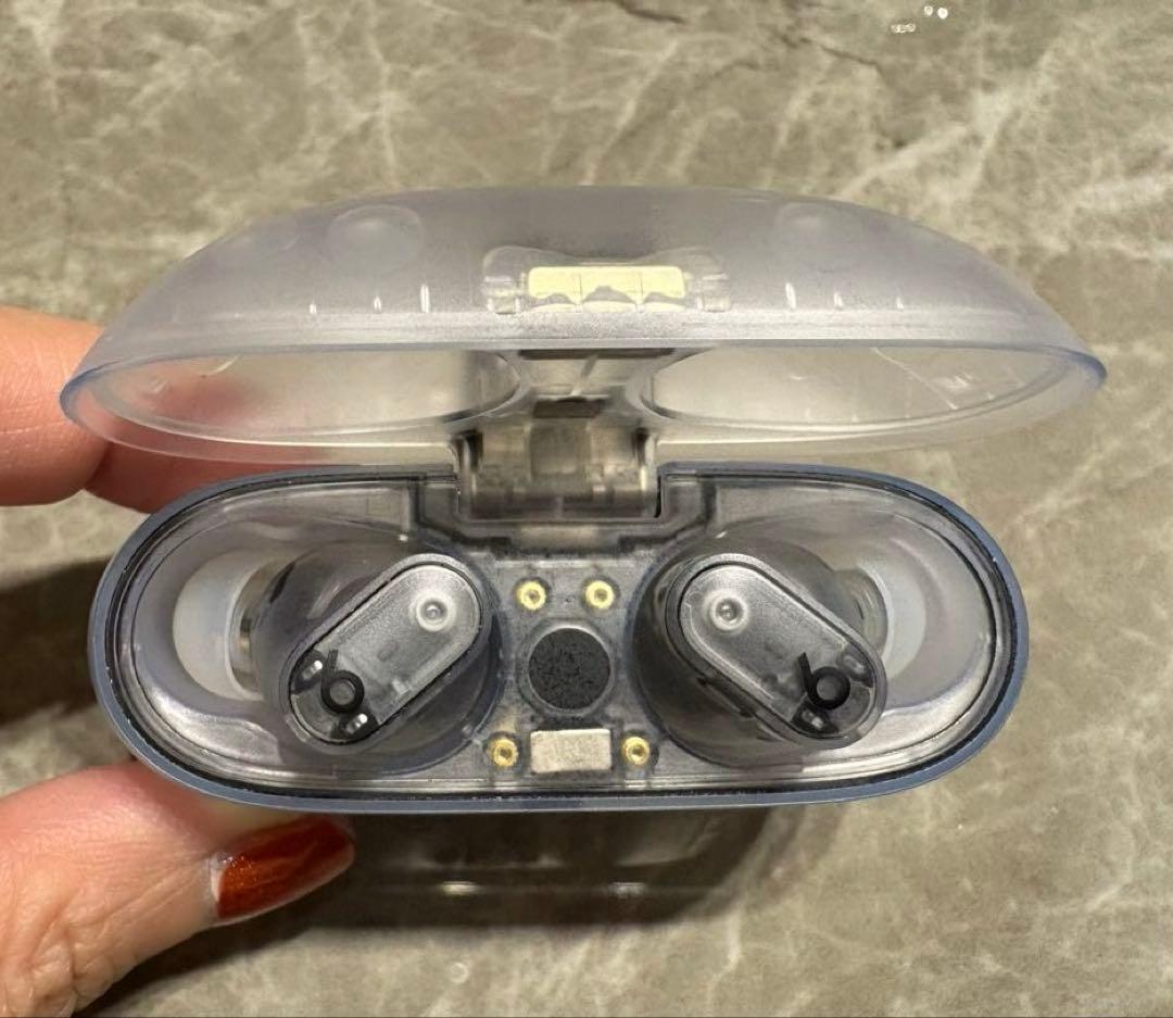 【beats】ワイヤレスイヤホン 透明ケース付き