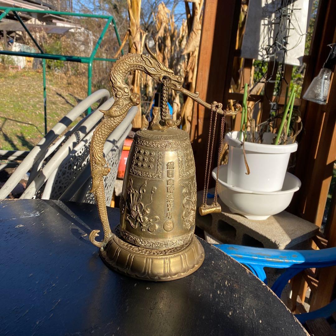 【A51203】釣鐘　梵鐘　龍　仏具　置物　金属　工芸　重さ2.4kg