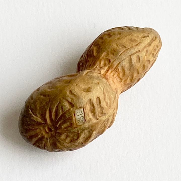 伊勢根付・『落花生』朝熊黄楊・『正昭』在銘・提げ物