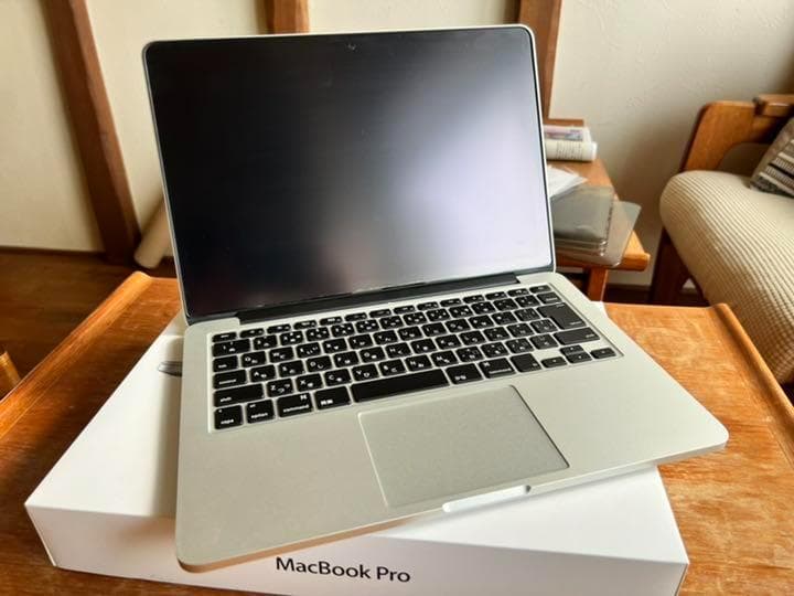 美品 MacBook PRO ME866J/A 13.3inch【おまけ付】