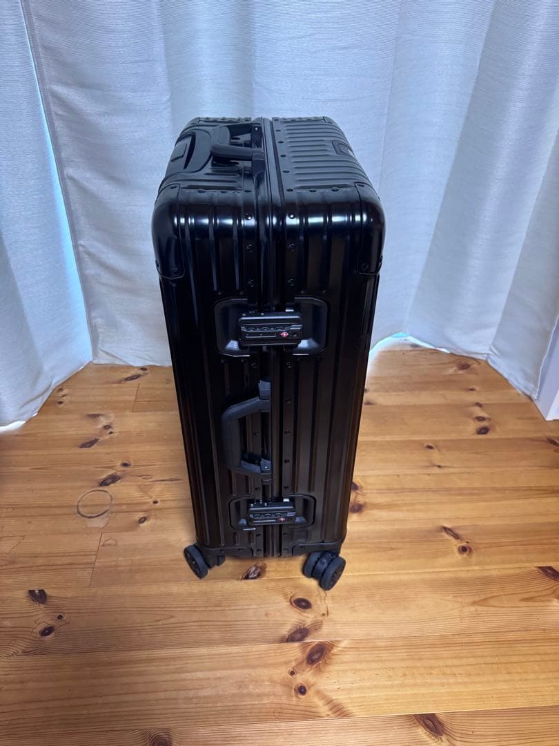 【有名ブランドのコラボ品？】ブラック キャリーケース