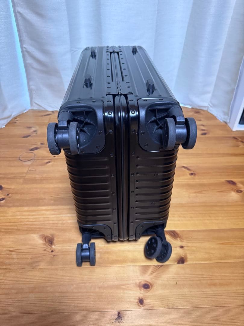 【有名ブランドのコラボ品？】ブラック キャリーケース