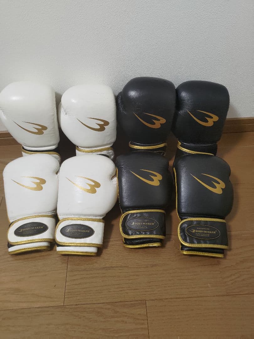 ボディメーカーボクシンググローブ 4個セット ホワイト ブラック