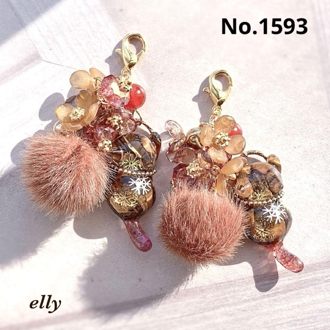 【ゼロ様】1593.天然石　タイガーアイ　雪の結晶　じゃれ猫　レジン　チャーム