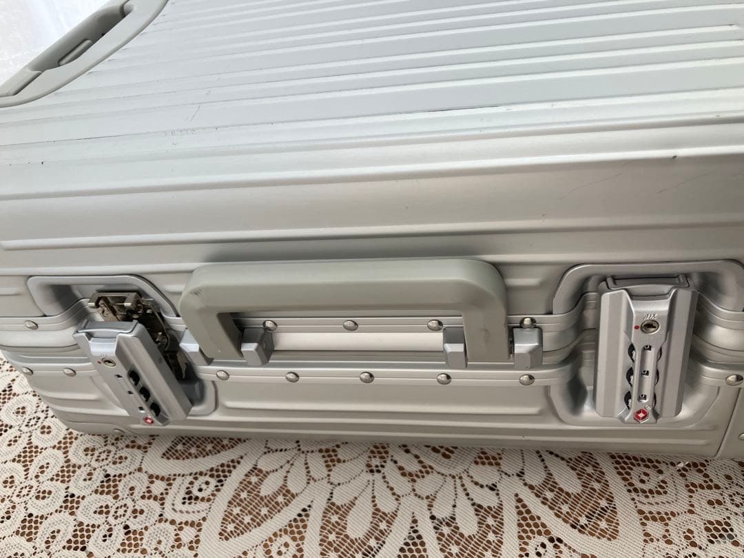 メルセデスベンツ　スーツケース　キャリーケース 4輪　シルバー　32リットル