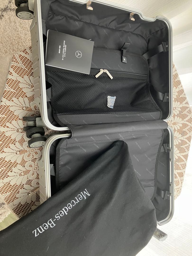メルセデスベンツ　スーツケース　キャリーケース 4輪　シルバー　32リットル
