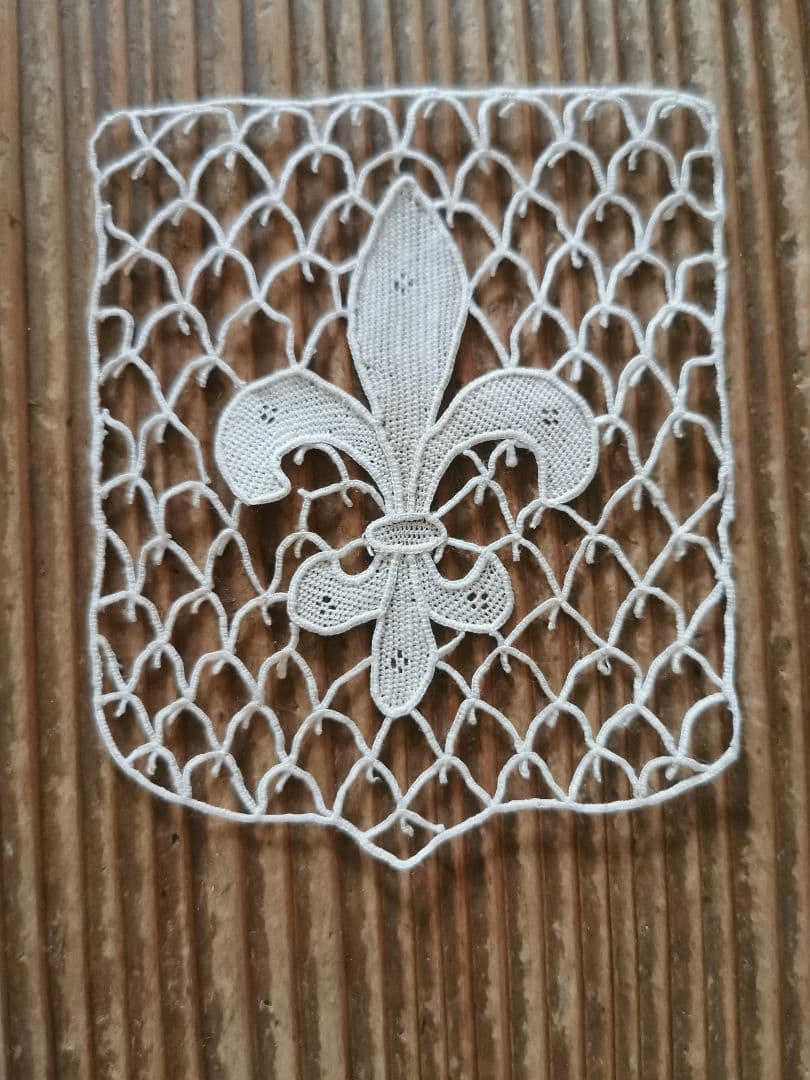 アンティーク ポワンドヴェニス フルール・ド・リス 騎士の百合紋 プチドイリー