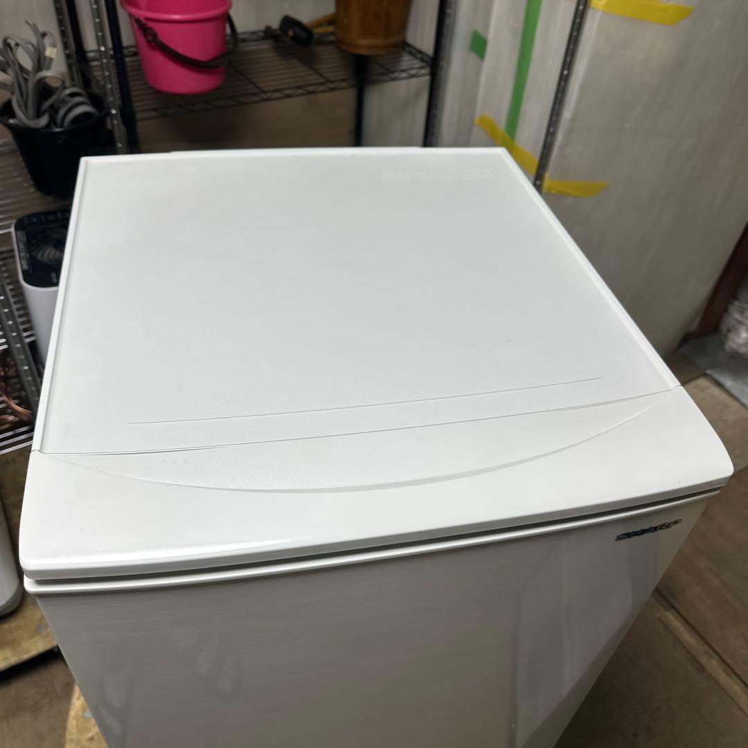 SHARP 冷蔵庫 ホワイト SJ-D14E-W （2019年式・137L)