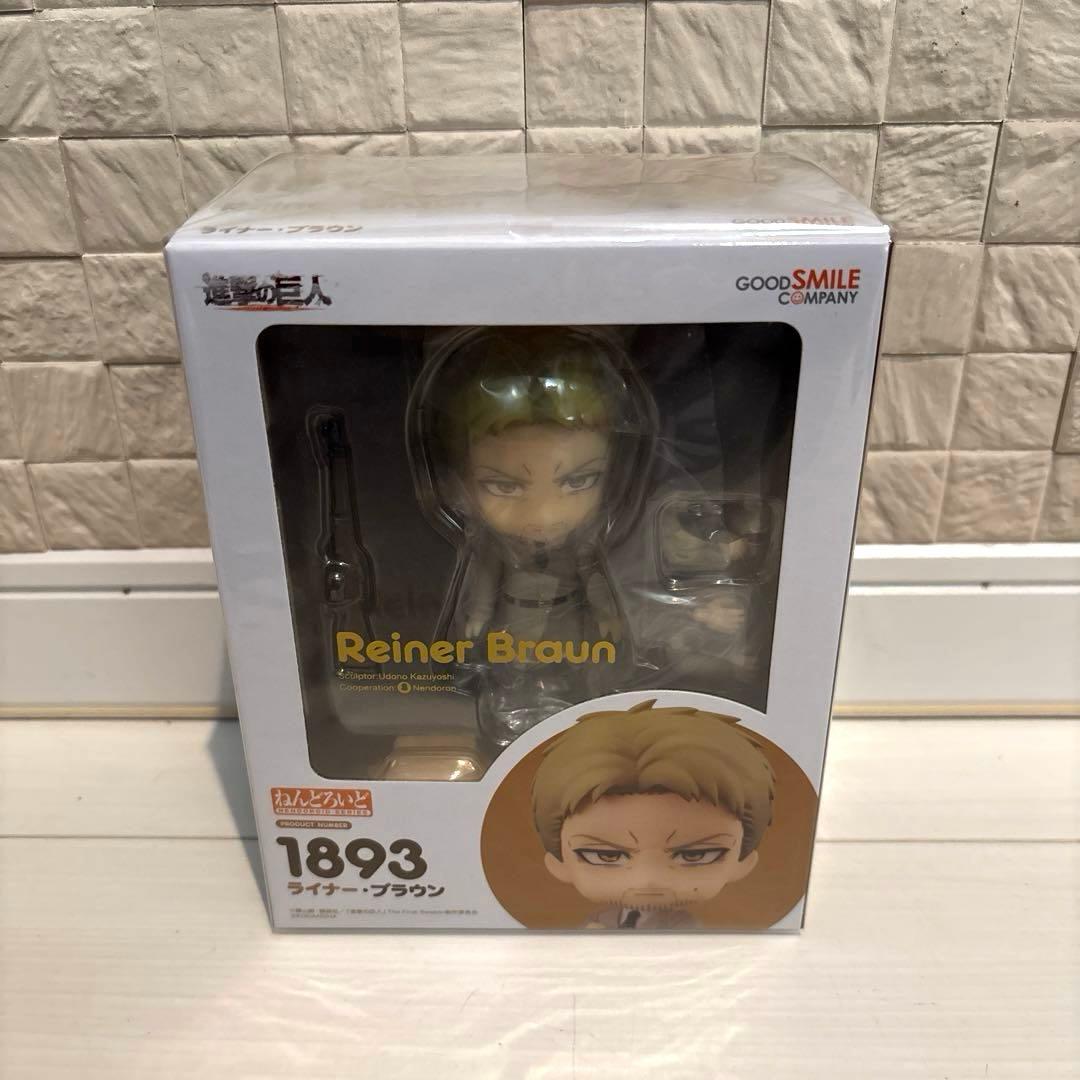 進撃の巨人　ねんどろいど　フィギュア