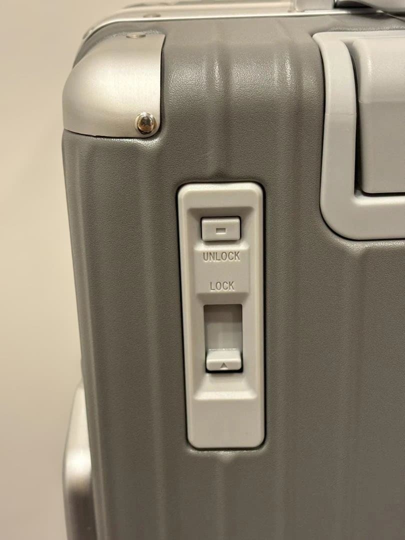 リベティ多機能キャリーケース【エナメルスカイブルーSサイズ】A52