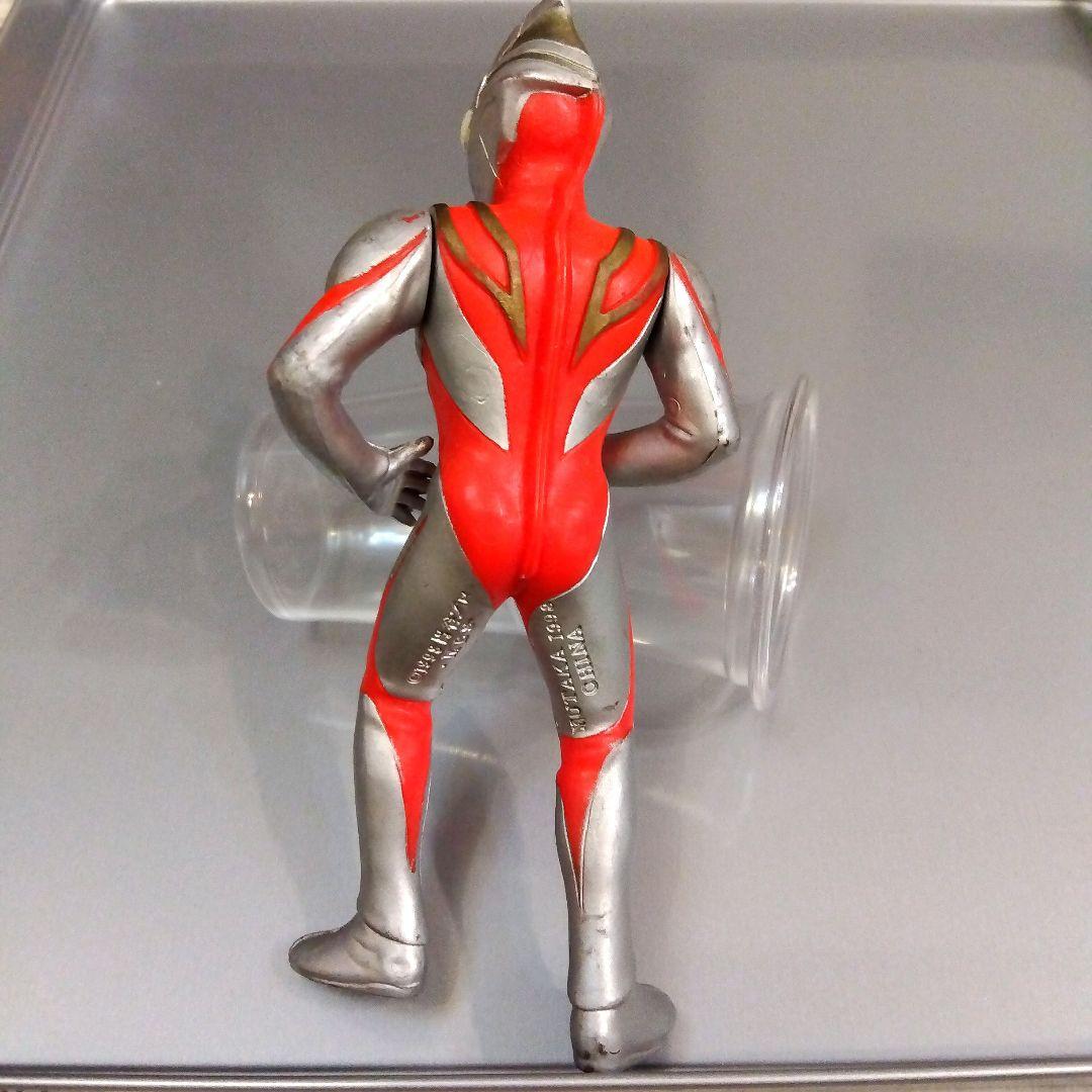 昭和レトロ蔵出し骨董品　ウルトラマン12cm　1998円谷プロダクション