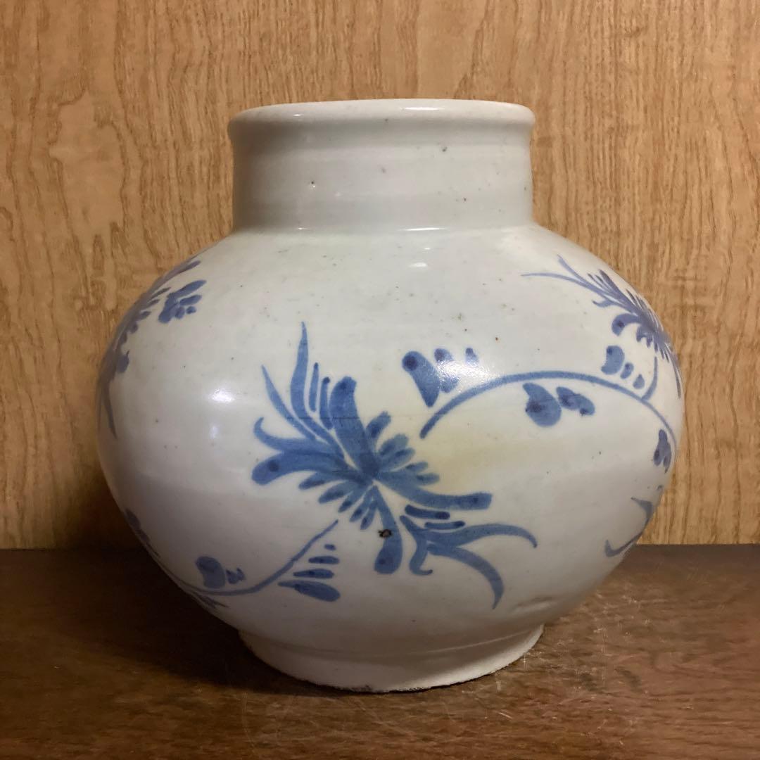 李朝　染付　壺　草花図