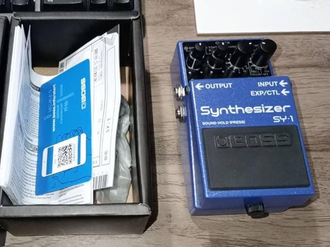と*ん様 BOSS SY-1 ギターシンセサイザー　中古　箱・説明書あり