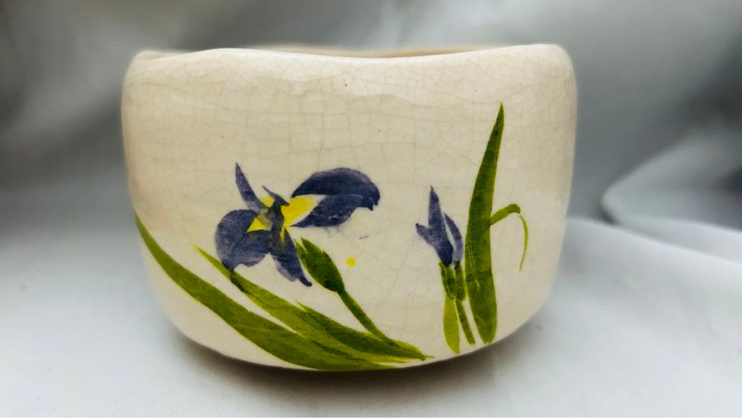 白楽茶碗　菖蒲の絵　茶碗　伊東桂楽作　桐箱　共箱　茶道具