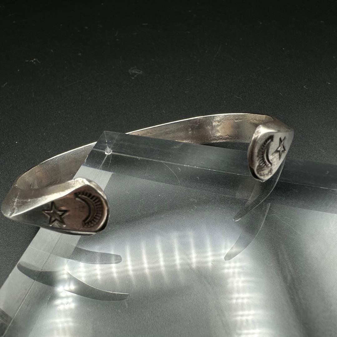 Navajo Wylie Secatero スタンプワーク トライアングバングル